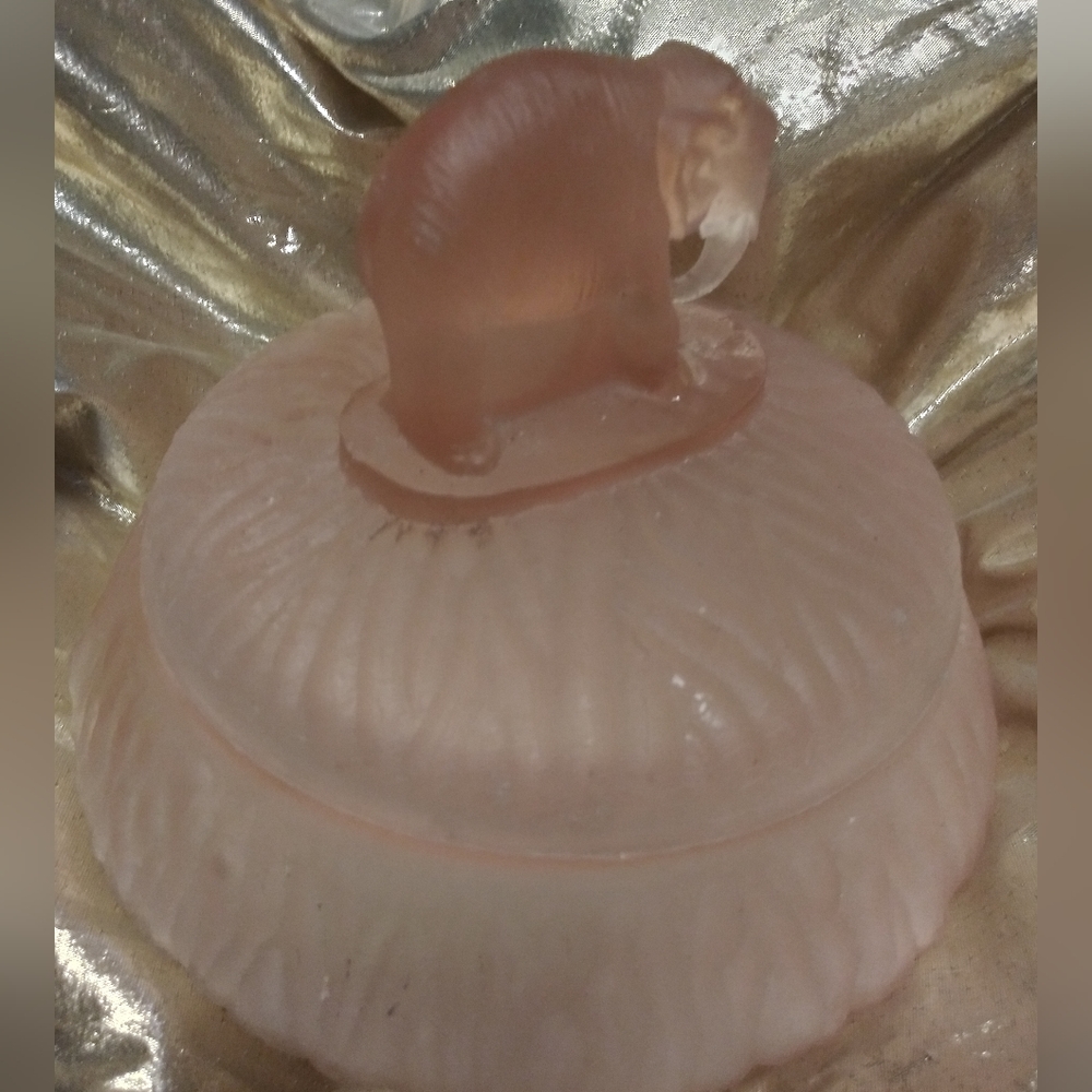 Vintage powder box depression glass L.E. Smith made Greensburg Glass Satin Pink